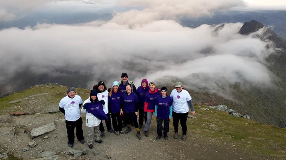 What a lovely team of family and friends who got together from all over the UK to support @haltonhaven with a #snowdonsunrise challenge this morning 🌄💚 #hospicefundraising #fundraisingchallenge