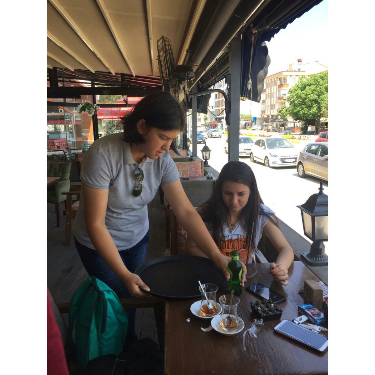 Yaşam İçin El Ele Topluluğu ve Engelliler Derneği ile ortaklaşa yürüttüğümüz “Engelsiz Kafe” projemizin bugün 3.sünü gerçekleştirdik.Bizlerden hiçbir konuda desteğini esirgemeyen <a href="/MaharaLounge/">Mahara C&F Lounge</a>’a teşekkürlerimizi sunuyoruz.🌸