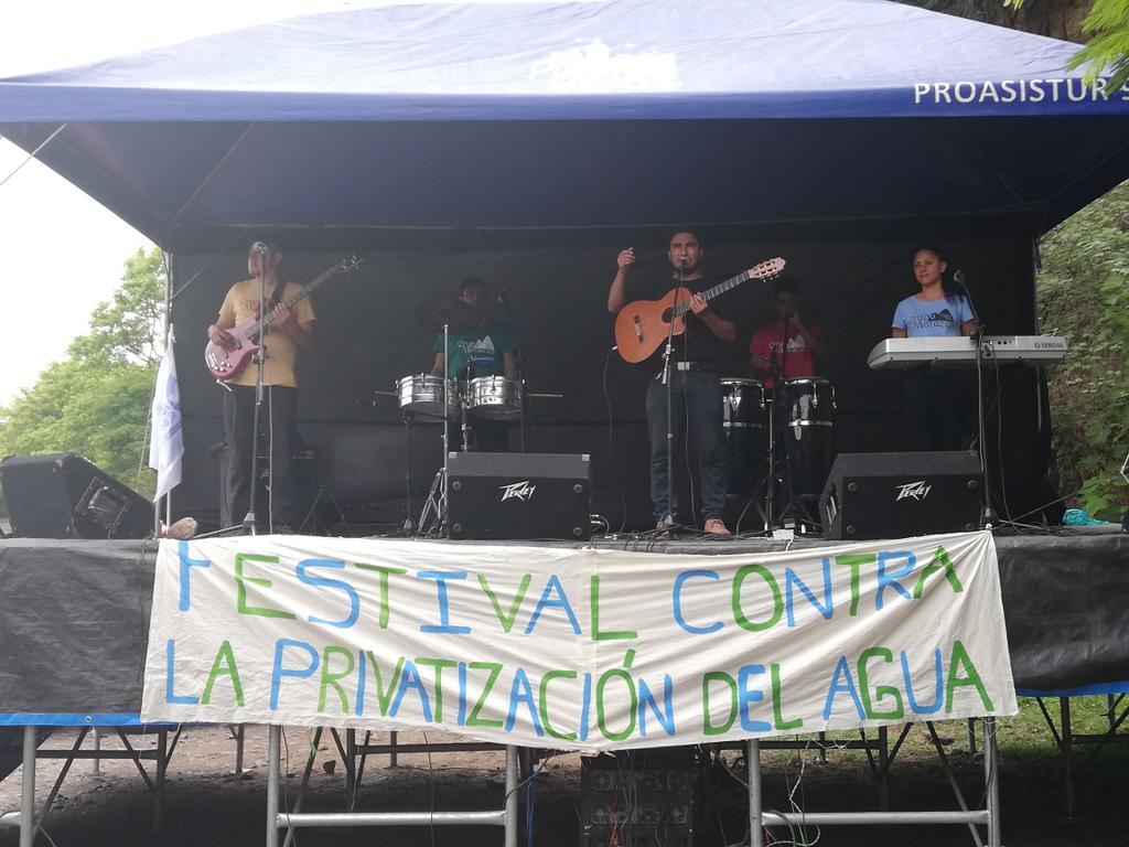 acugolfo's tweet photo. Festival Contra la Privatización del Agua, Río Torola - Meanguera, Morazán. #ACUGOLFO se suma al esfuerzo de la Mesa Territorial del Foro del Agua de Morazán y La Alianza contra la Privatización del Agua. https://t.co/rKm1Q3MLUD