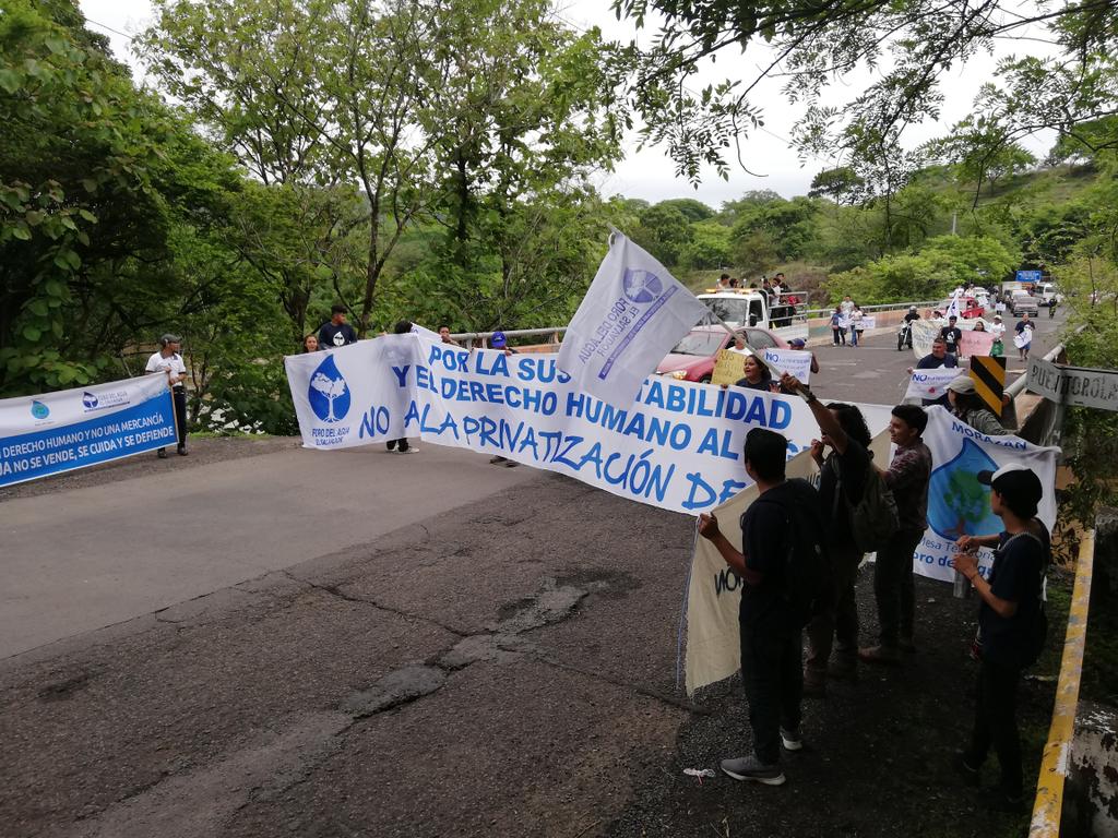 acugolfo's tweet photo. Festival Contra la Privatización del Agua, Río Torola - Meanguera, Morazán. #ACUGOLFO se suma al esfuerzo de la Mesa Territorial del Foro del Agua de Morazán y La Alianza contra la Privatización del Agua. https://t.co/rKm1Q3MLUD