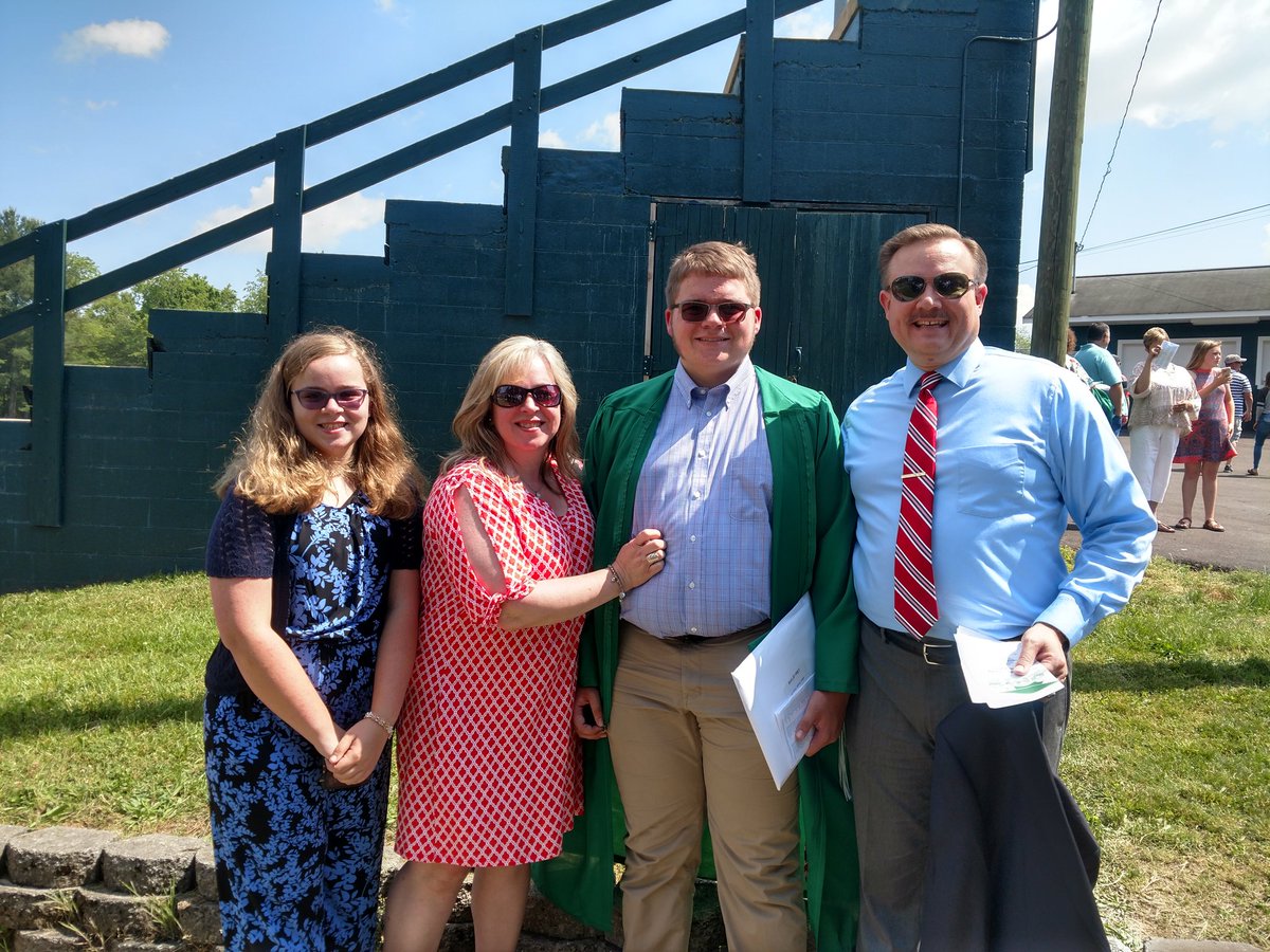 AuxGuardian's tweet photo. Trey @BeachVance is a high school graduate. So proud of you &amp; the man you've become. @ferrum_golf... we'll see you in August! https://t.co/5rOEjCjCpO