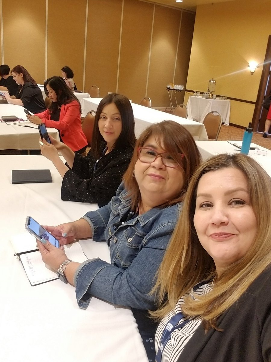 Moni_Marroquin's tweet photo. Great Saturday! Elevating our Sisterhood.  #EquityElevated #LadiesWhoLead #URBOSS @CALSAfamilia #WestKernACSA @DrVpark @NatalieAncheta https://t.co/5NgEUnZARy