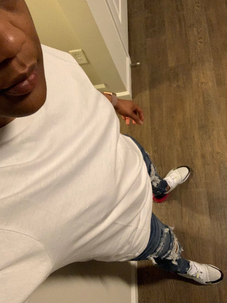 Nfamiss's tweet photo. 42 ain’t never look so good!  Happy birthday to me! Love y’all! https://t.co/1HBzhAJ203