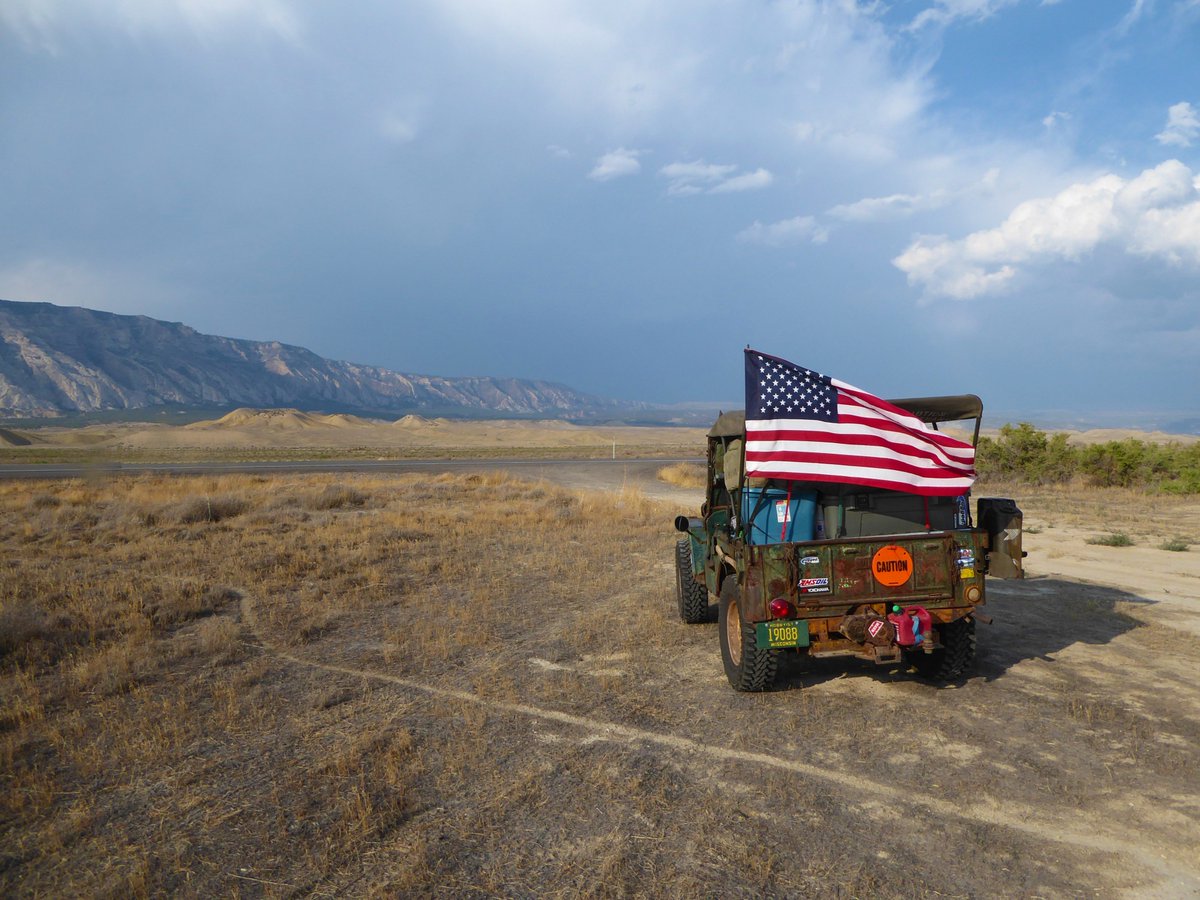EpicWillys's tweet photo. Ain't that America! Clean air, vintage steel and breathtaking views from east to west, and north to south. https://t.co/3Qtfl3pizQ