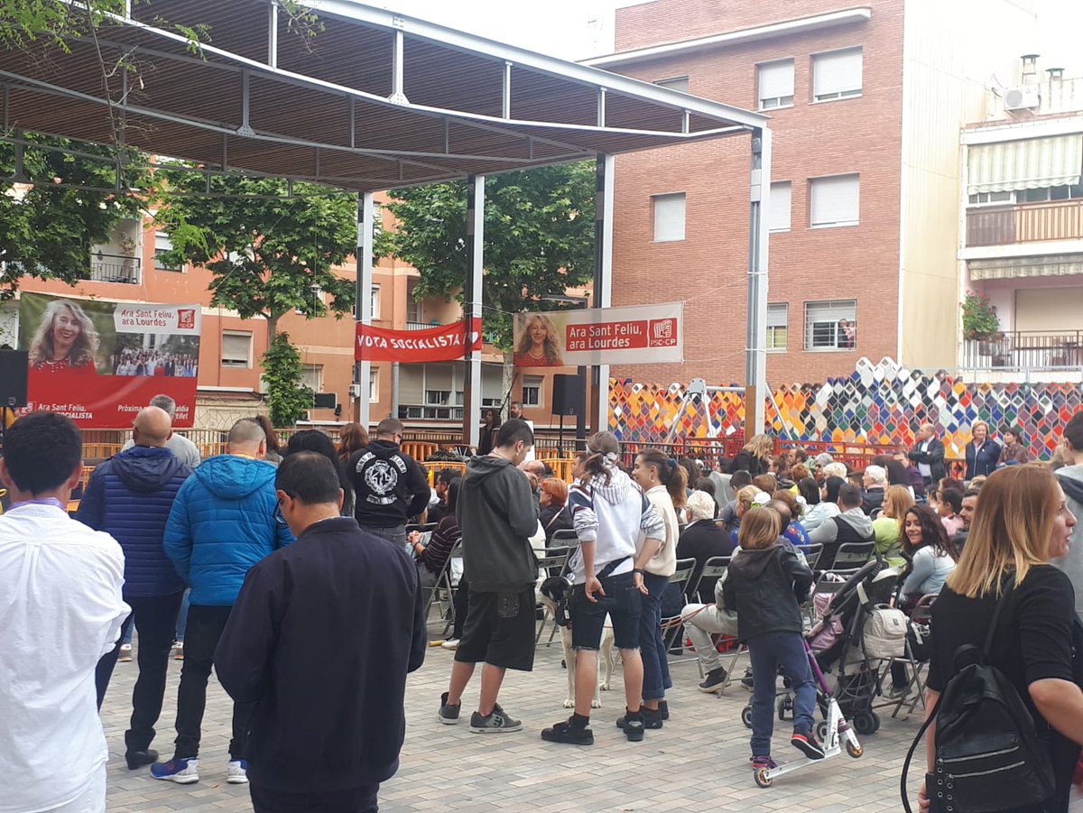 BorrellSF's tweet photo. 🌹Gracias al barrio de la Salud por acoger nuestra fiesta socialista! 🌹Gracias a todos los que lo habéis hecho posible!! 🔝🔝🔝
#realpockets
#condostacones
@raquelpalace40 
#centroculturalandaluzvirgendelrocio
#arasantfeliu #AraLourdes https://t.co/xE2HdT2dvg https://t.co/P8VsBU08kR