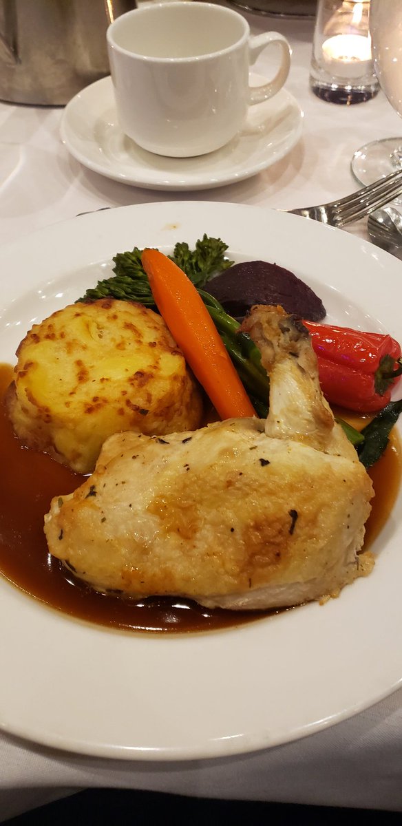 MeghannMC2's tweet photo. Did everyone else get the chicken? #AAPOR https://t.co/ZpNItlXHls