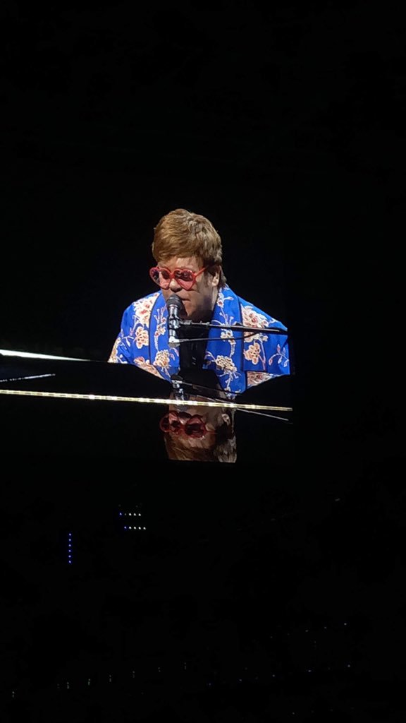 ha_ileyy's tweet photo. An icon #EltonFarewellTour @eltonofficial https://t.co/0cbK12M21z