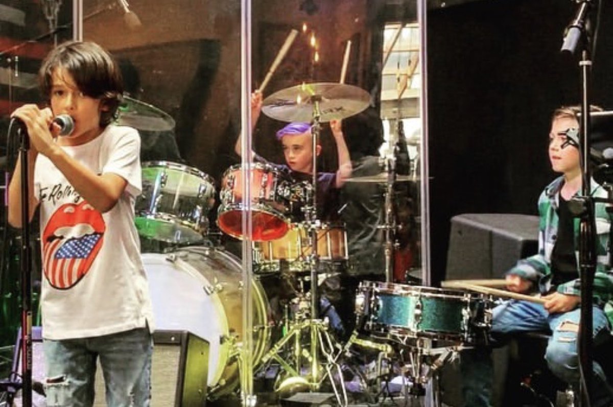 LizzieRovsek's tweet photo. 💜 this kid!  #lilrocker 🥁🤘🏼🎸 #proudmama #heartbreaker https://t.co/uSSYjHHaeF