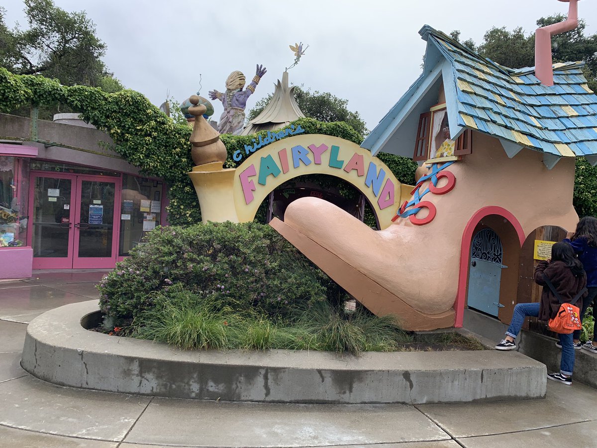 ShobhaTharoor's tweet photo. Much fun at the Oakland Children’s Fairyland’s annual book festival where new & established children’s authors & new readers gathered despite the spring rain. Loved meeting creative minds & eager children. #kidlit #publishing #author #bharatbabies #TurnthePage #oaklandlibrary https://t.co/VTTqKkBHhB