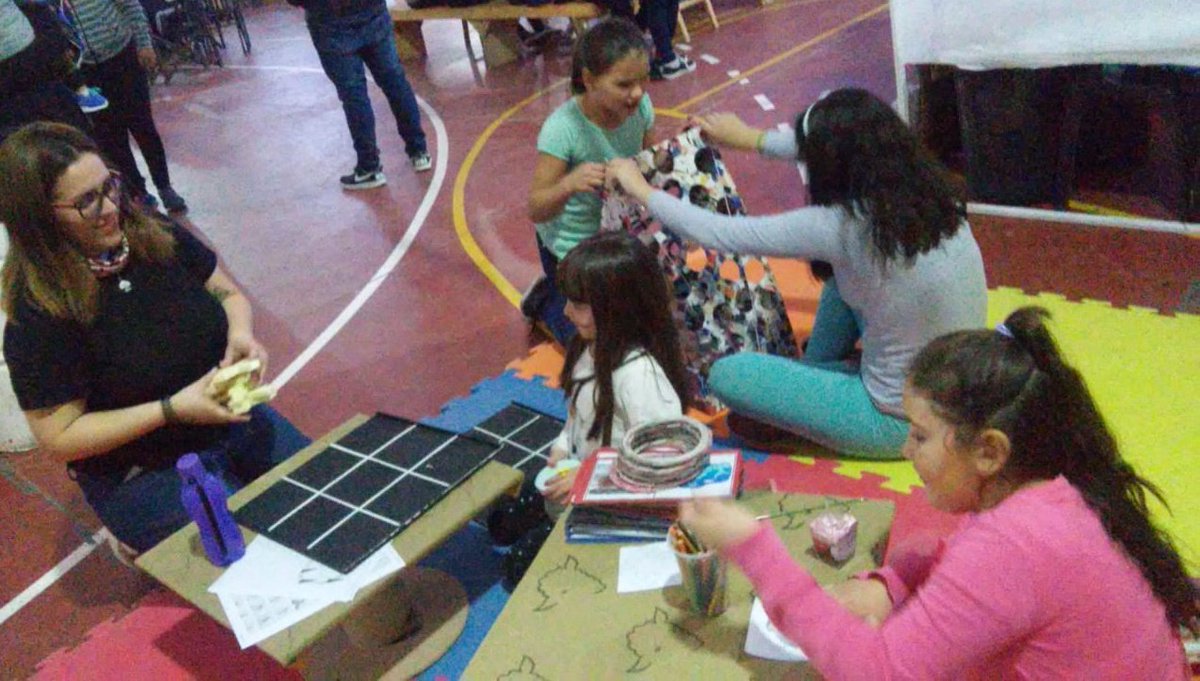 munimadryn's tweet photo. #Madryn | Así se divierten y aprenden l@s niñ@s en el stand de la Secretaría de Ecología en la feria #MadrynComestible - Edición especial "Egresados 2019" 🌮🎉
¡Venite a la Escuela N° 84! 👏 https://t.co/VCZmpkG9V6