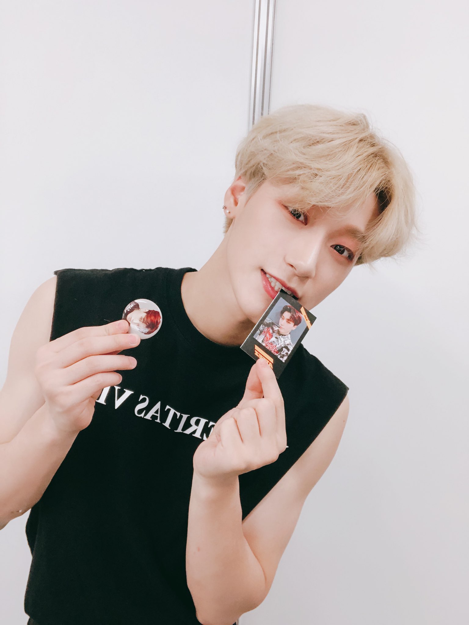 ATEEZ サイン入り ポラロイド ATEEZウヨンサイン入りポラロイド ateez 直筆サイン入りポラ