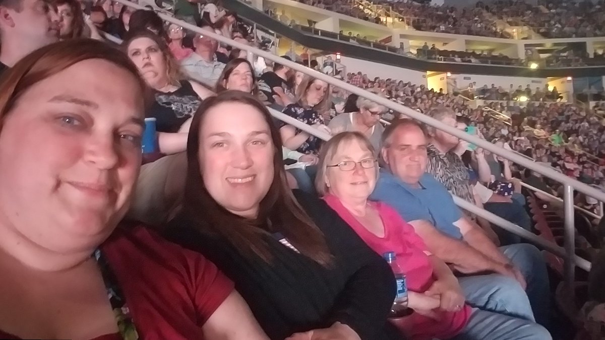 hmhcheer10's tweet photo. #AlanJackson https://t.co/QH6TFhsea0