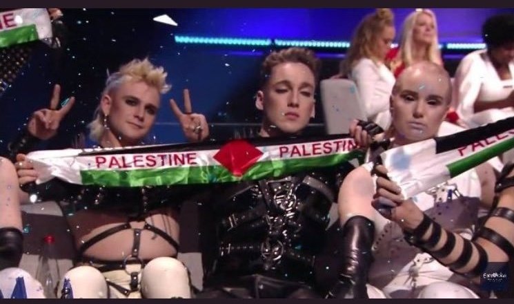 İsrailde düzenlenen Eurovision şarkı yarışmasında Filistin bayrağı açan İzlandalıları tebrik ediyorum.
Zulme karşı çıkmanın, din, ırk, yaşam tarzı ve kimlik ile alakası olmadığını bu vesile ile anlarız belki.