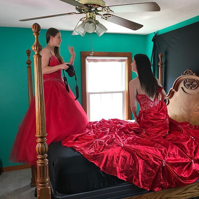 JennaCitrus's tweet photo. Shooting right now at the Studio House with the wonderful Ivy Lee. These red dresses make for some amazing shots and I’ve never been happier! Keep an eye out to take part in more fun and colorful shoots in the near future! #studiohouse #ivylee #jennacitr… https://t.co/IwoX5f3eOe https://t.co/5IHwF6vMUu