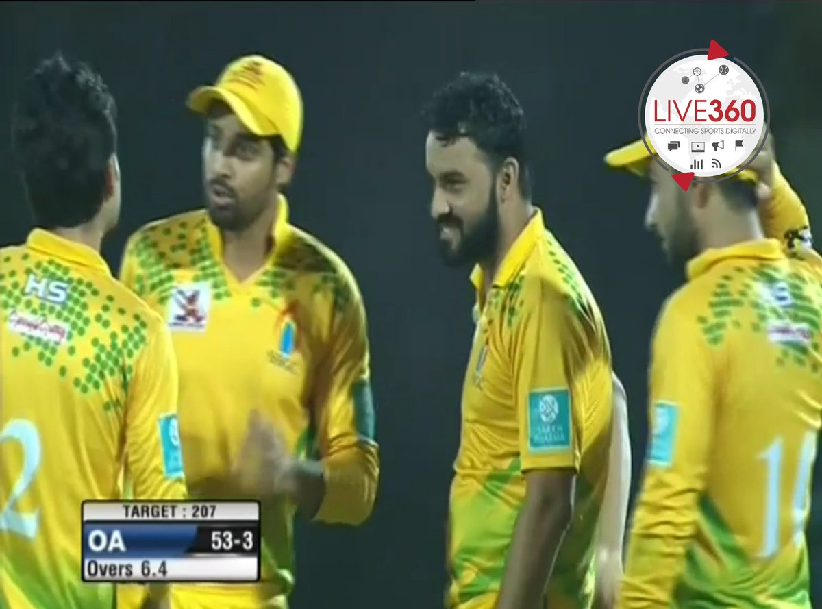 MKhanAcademy's tweet photo. 3rd down for @OmarAssociates. Iftikhar Ahmed attempts to play a wide one from Kashif Bhatti and ends up getting caught behind. @SSGC_Cricket sensing a victory.
#CorporateT20Cup https://t.co/WXdWNOIE5c