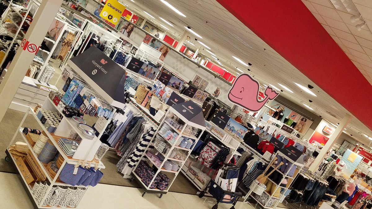 This team rocked it and our guests loved it!! #VineyardVines #vineyardvinesForTarget <a href="/tonypena/">Tony Pena</a> <a href="/kjohnson_16/">Kraig Johnson</a> <a href="/nikki_j1981/">Nikki Jaskulka</a>