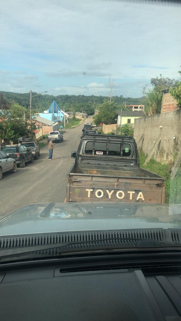 PableOstos's tweet image. 4:14 pm | 1.⬇️Vehículos venezolanos empiezan hacer cola para abastecerse en la estación de servicio que habilitaron en #Pacaraima; el costo del combustible es de: 4.95 reais,aproximadamente $1.10 por litro.