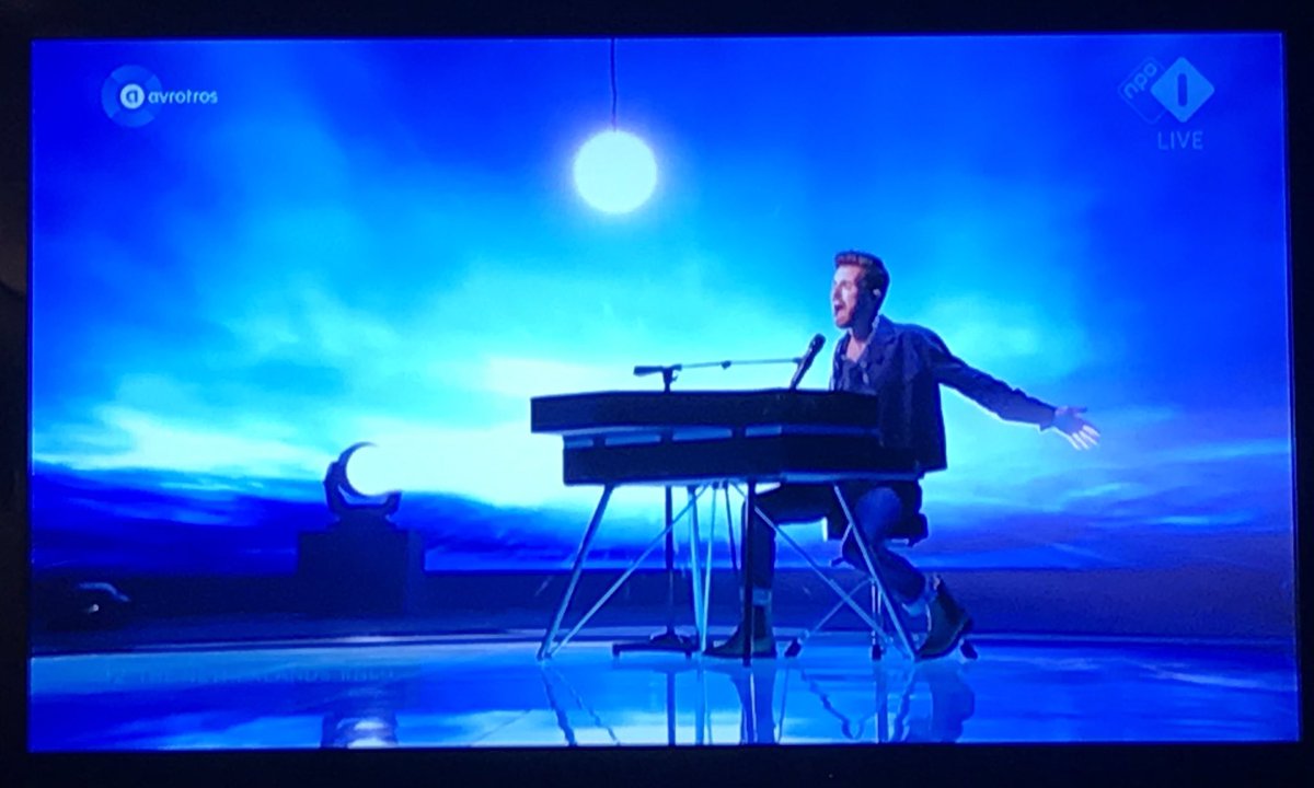 DLameris's tweet photo. Kippenvel! 💖 #Eurovision #teamduncan https://t.co/6YvuDJxdlu