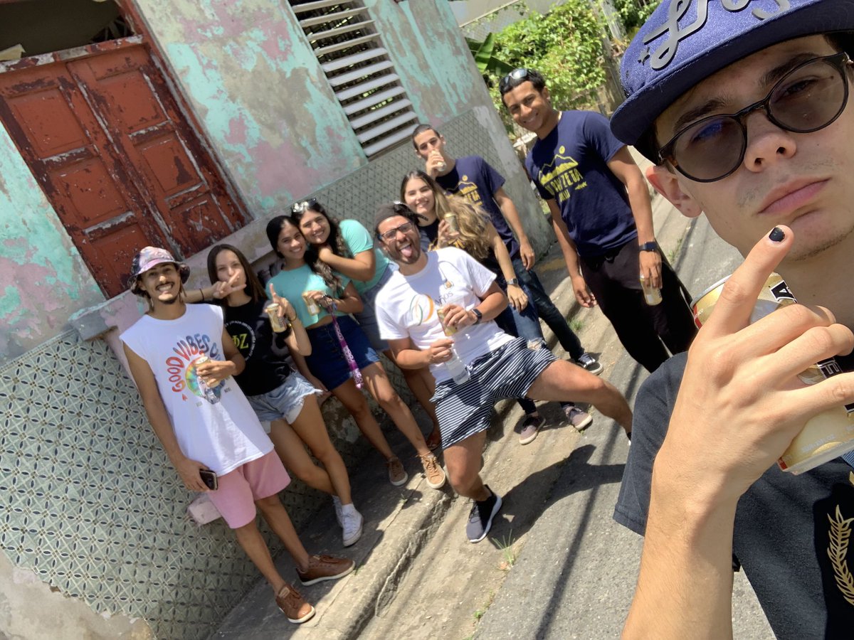ZetaCap's tweet photo. La mejor hermandad nos la regala la Familia Phi Zeta. 💛💚🖤
La última Benéfica del semestre, en el pueblo de Arecibo. Dándole un poco de nosotros a los demás, aunque siempre hay un ratito para el Quality Time. Φζ ✨
#ElZeta #ElKappa https://t.co/Yu9oHXPCEd