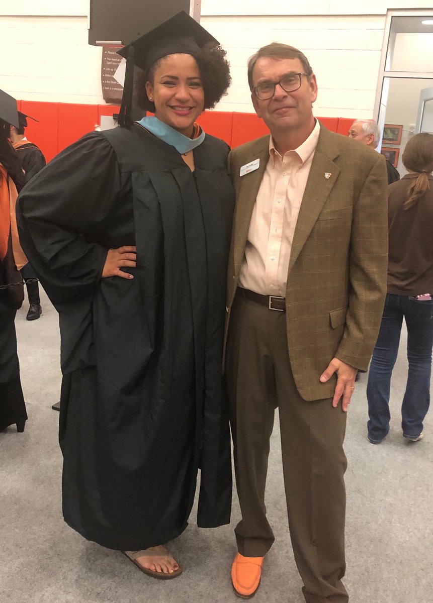 VanFalcon1's tweet photo. I hang w stars! All American/6 time MAC champ thrower @aliyahgustafson picks up the Masters. 2 BG degrees for future BGSU Athletics HOFer. Tremendous STUDENT-Athlete for @BG_XCTrack w NCAAs still on tap. #EarnedItAll #ISawItComing https://t.co/5YCdYkfPrs