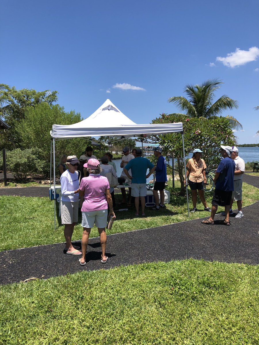 ParsonsOcean's tweet photo. Excellent day for our “What’s In The Water” water quality event down on Fort Myers Beach!  Kudos to Penny Jarrett and the FGCU students!  #FGCU, #MoundHouse, #redtide https://t.co/WBg82muDqD