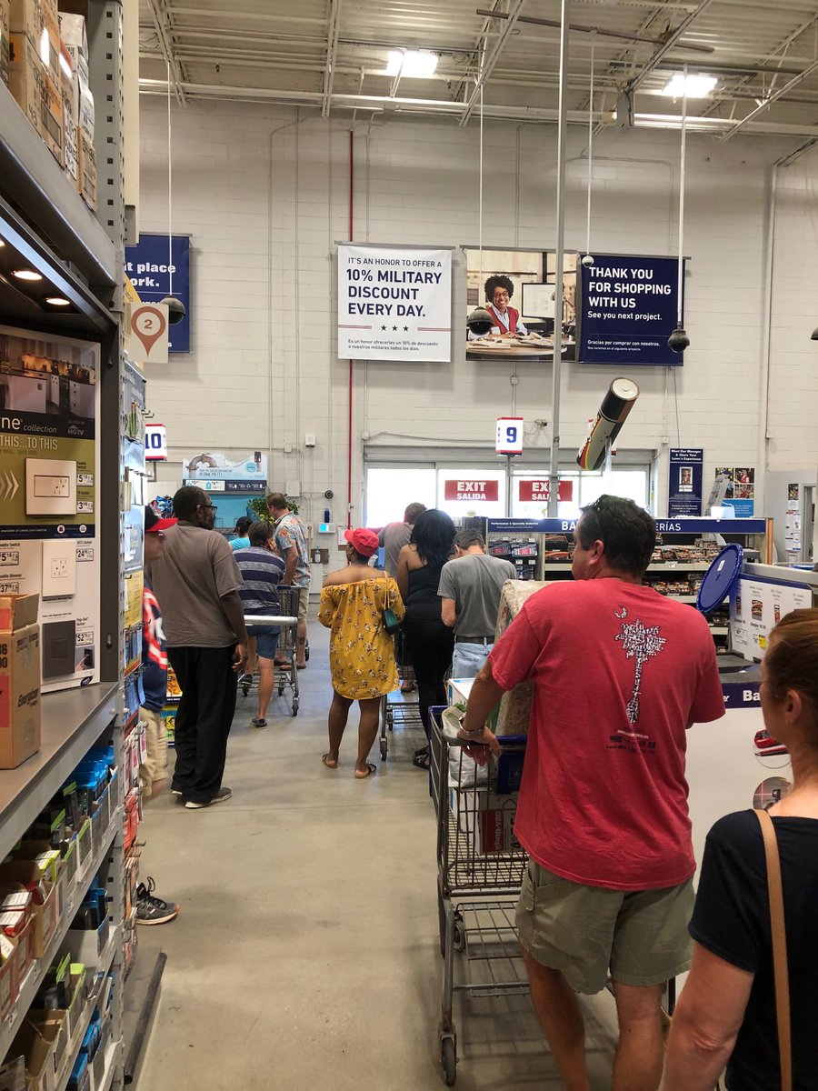 jimgarrettmcr's tweet photo. At least 15 people trying to checkout @LowesMedia with 2 registers open. #Amazonwins https://t.co/7oJLf1SSK4