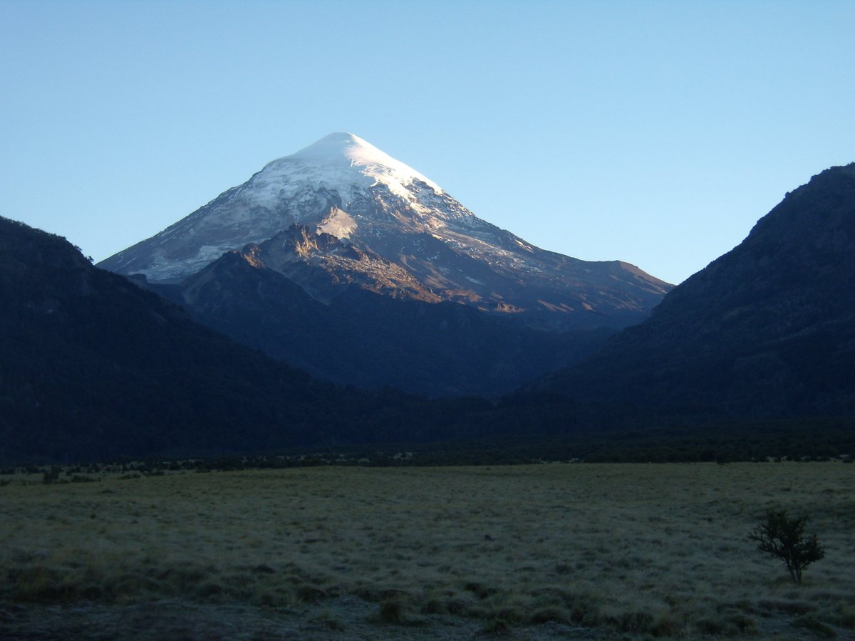 gaviotacocinera's tweet photo. Fotos mías de #Paimun PNLanín área Huechulafquen...
Bosque
Final de ruta a Paimún
Amanece en lago Paimún
Volcán Lanín https://t.co/8aXDChDWZ5