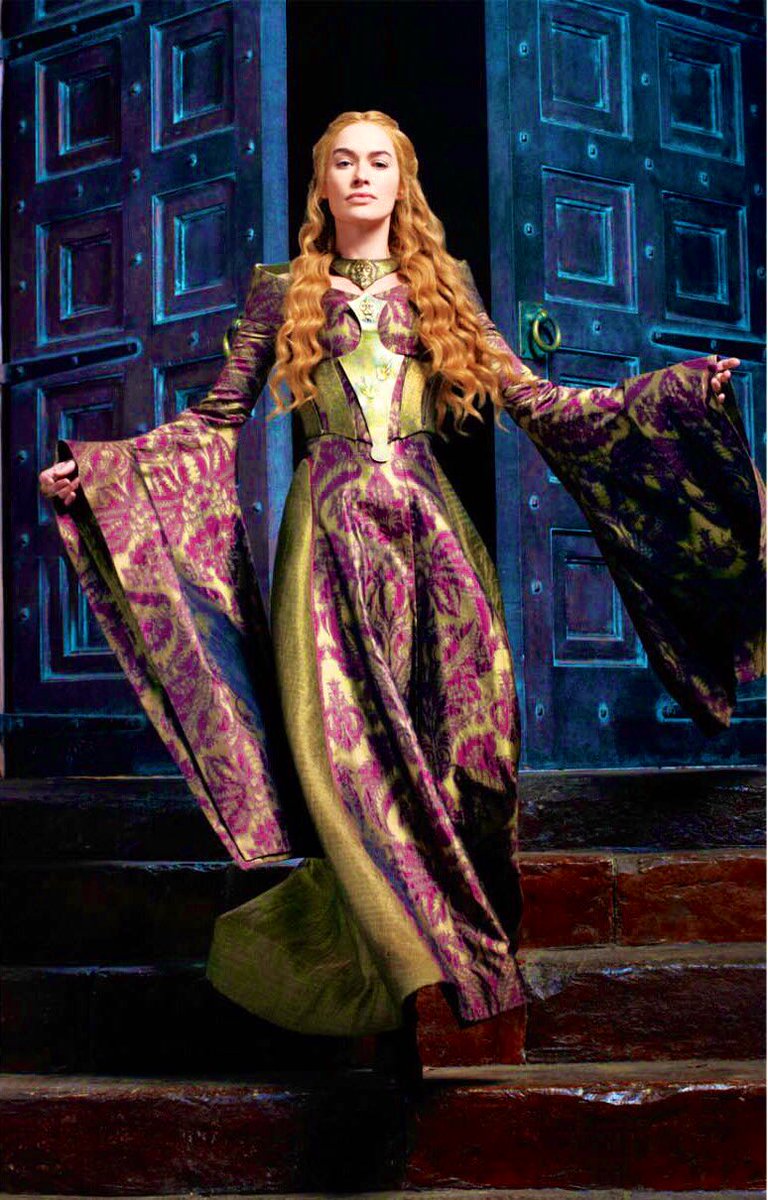 PerfidiousShrew's tweet image. In the wake of enemies raining fire from the heavens above, she shall not be burdened by its strike. 
       Forged with mettle, the stride of her craft outmaneuvers all.