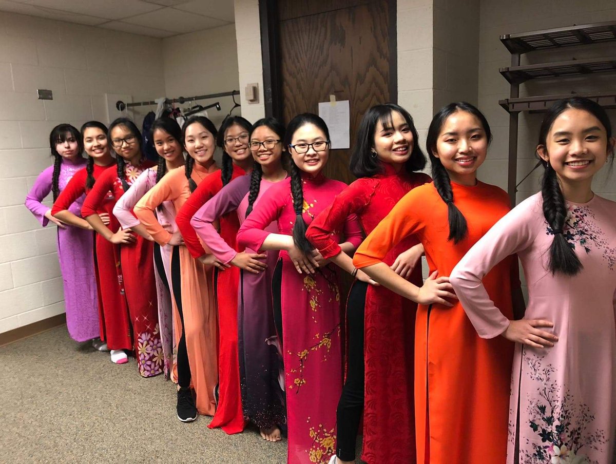 easthighacdc's tweet photo. Red is an auspicious color in Asia as it symbolizes good luck, joy, prosperity, celebration, happiness, and a long life. That is also a reason why red envelops are red and not other color. 😉😉🎋
#AsianHeritageMonth https://t.co/UQlZ2YXYRy