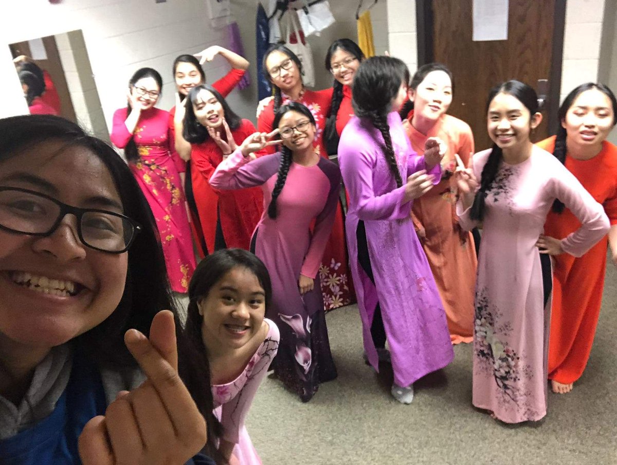 easthighacdc's tweet photo. Red is an auspicious color in Asia as it symbolizes good luck, joy, prosperity, celebration, happiness, and a long life. That is also a reason why red envelops are red and not other color. 😉😉🎋
#AsianHeritageMonth https://t.co/UQlZ2YXYRy