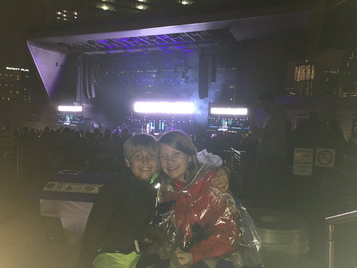 AcrowsBritt's tweet photo. @kevinschatell Any chance we can get a re-do and see ThomasRhett on the Plaza?? Saw him in Nashville and it poured!! I’d be the coolest mom ever! Please!!! https://t.co/EZzLMD0kNE