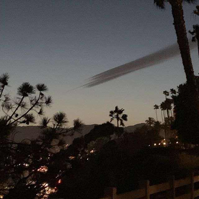 JRIntegrity924's tweet photo. Aliens in California https://t.co/OqBFRKD0n5