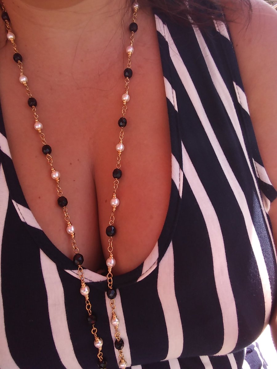 Bad_kitty6969's tweet photo. Too much cleavage for a youth baseball game? https://t.co/eXsmBO0zwp