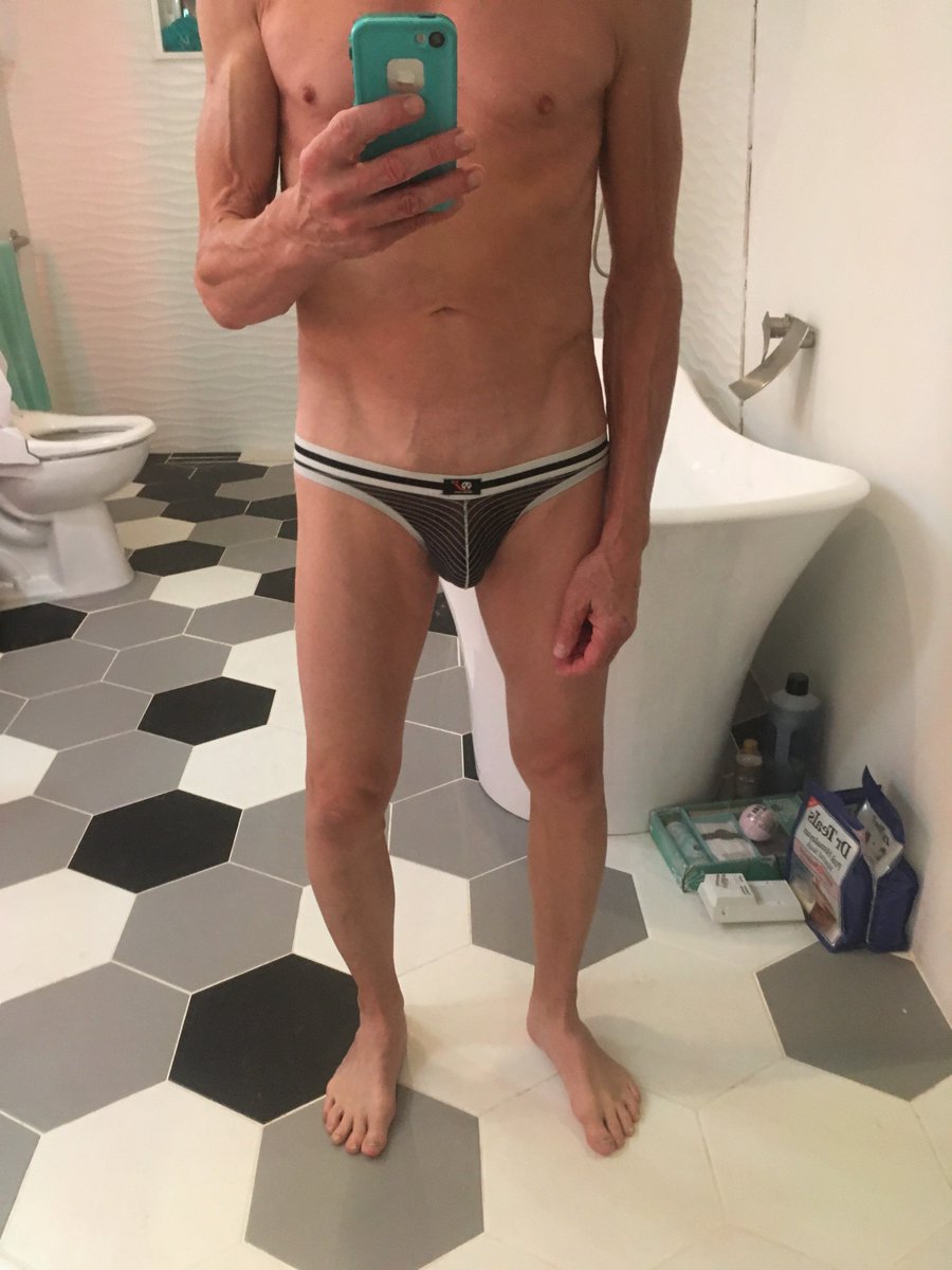 BriefsSkimpy's tweet photo. Jock/brief. #underwear #loveskimpybriefs #gay #briefs #underwearfetish #sexyguys #Shirtless https://t.co/VO2AiuqEfJ