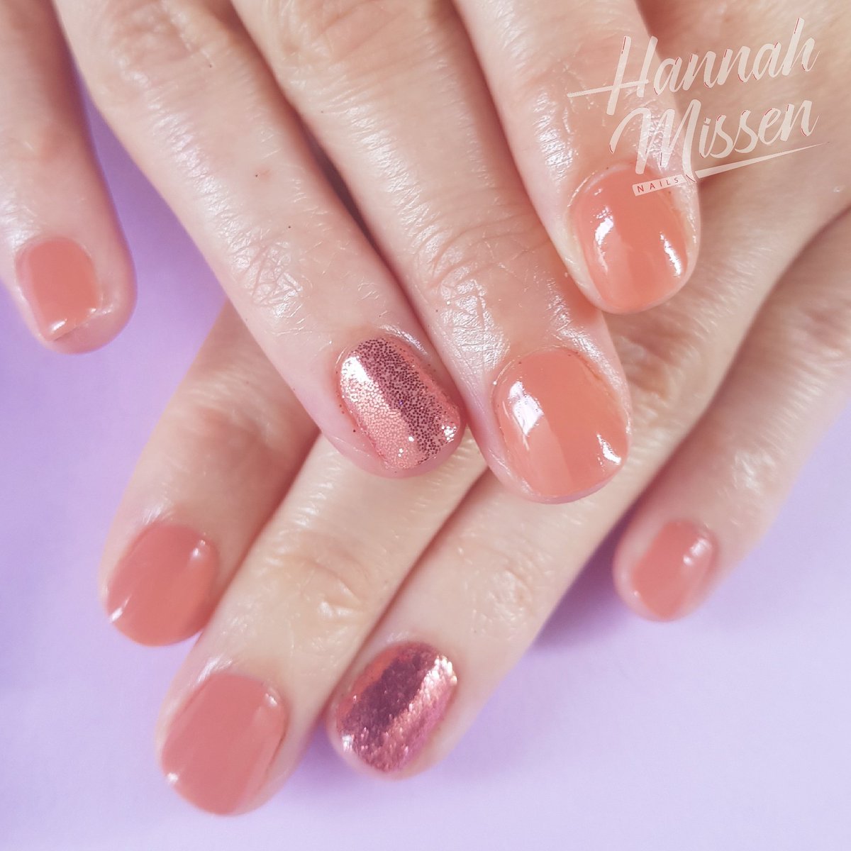 Hannahmnails's tweet photo. Neutral Shellac mani using @CNDWorld Shellac in #claycanyon with a rose gold glitter accent 💕 #shellacmanicure #neutralnails #glitternails #naturalnails https://t.co/6ZNbTsCf3H