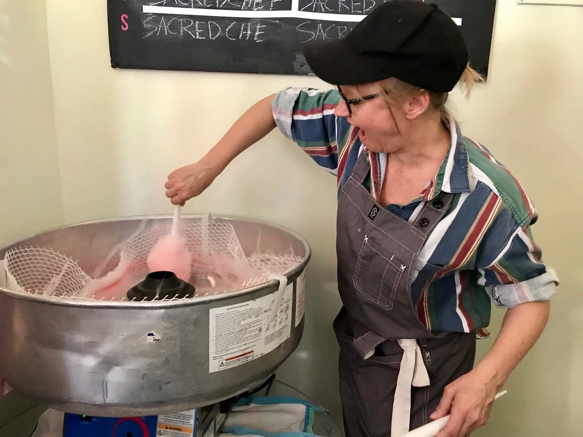 dramatistsguild's tweet image. Our Executive Director of Creative Affairs @tina24hour is making cotton candy for attendees of the #rejectioncarnival! 
#dontchangethewords