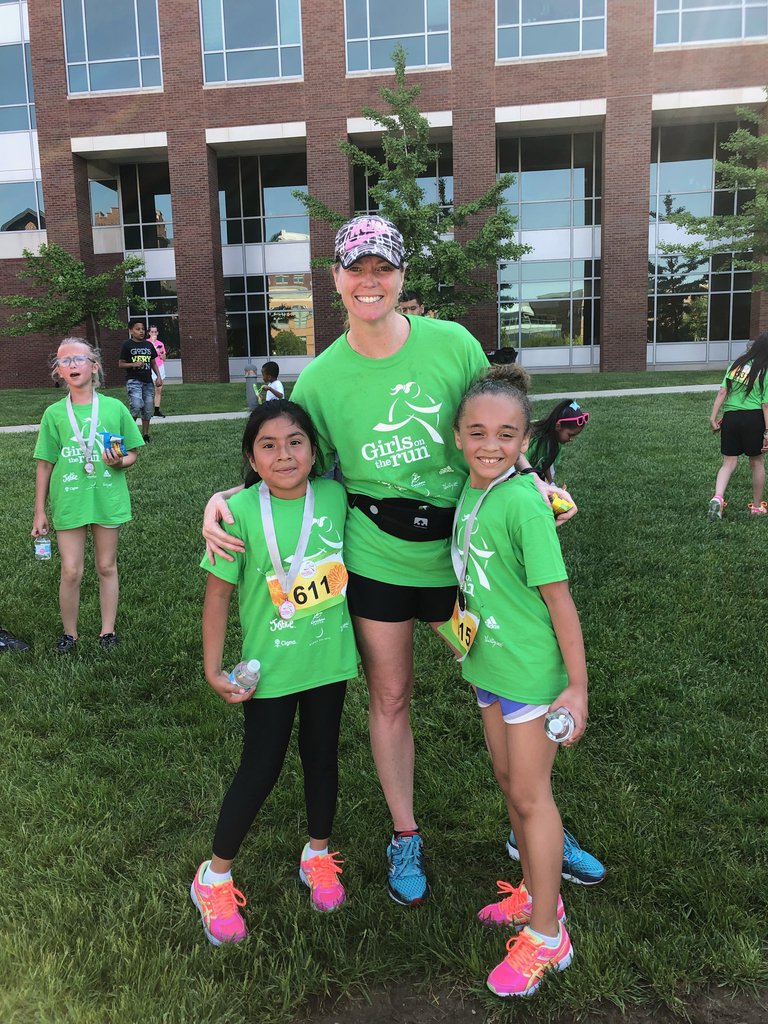 Lakeside_Lions's tweet photo. Lakeside is so proud of our Girls on the Run club. Today they completed the 10th Annual St. Nikolaus 5K/5 Mile Lauf (Run/Walk) that benefits Riley Hospital for Children, Girls on the Run Program, and the Athenaeum. #LakesideistheKey #TheyaretheKey #GirlPower https://t.co/aOzCjWrpRq