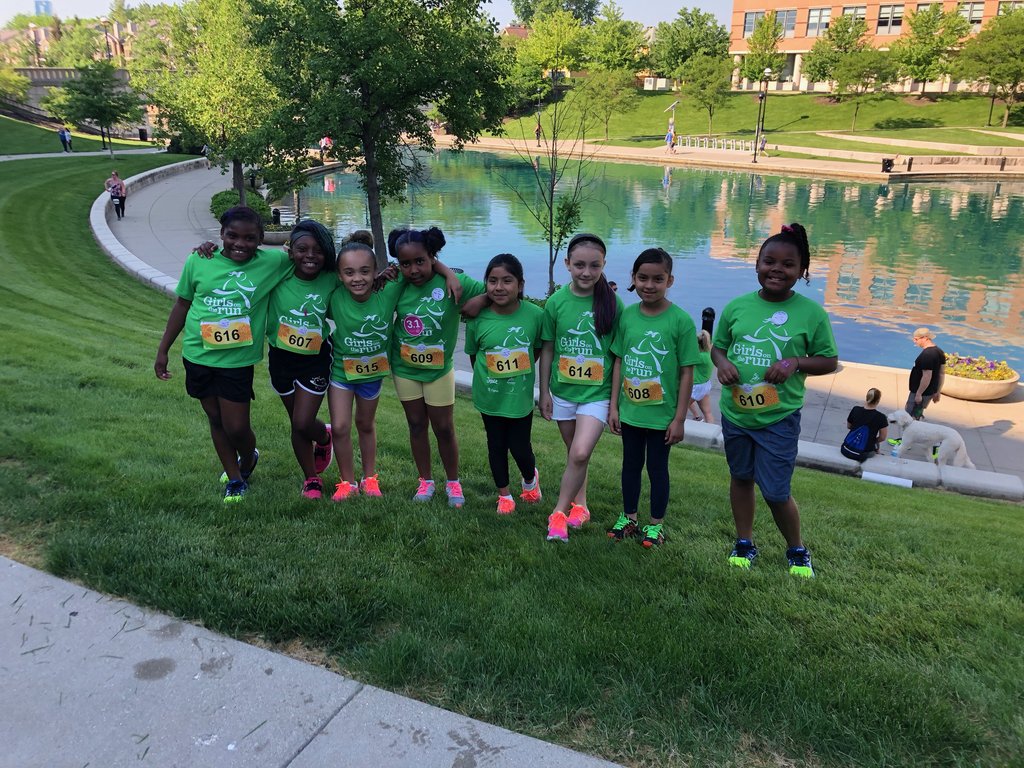 Lakeside_Lions's tweet photo. Lakeside is so proud of our Girls on the Run club. Today they completed the 10th Annual St. Nikolaus 5K/5 Mile Lauf (Run/Walk) that benefits Riley Hospital for Children, Girls on the Run Program, and the Athenaeum. #LakesideistheKey #TheyaretheKey #GirlPower https://t.co/aOzCjWrpRq