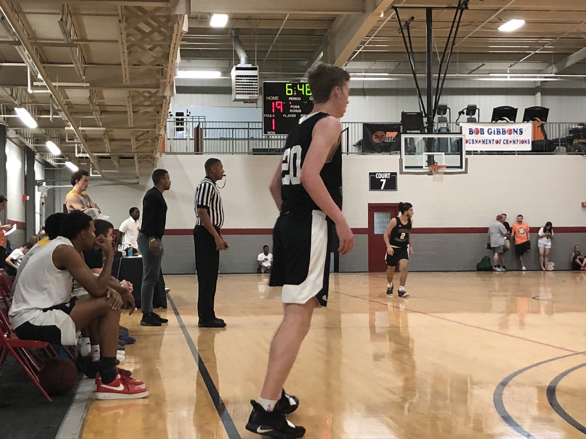 TMarkwith14's tweet photo. Standouts for @TeamHickory17u vs. WHBH:
Aleksandar Stoimenov-21P 3R (4 3PM)

Myles Adams-13P 7R 2S (2 3PM)

Que Garner-12P 4R 2A (2 3PM)

Lane Harrill-10P 3R 2A (2 3PM)

@ELMUSTANGSBBALL @qgarner24 https://t.co/KCDreVwfxk