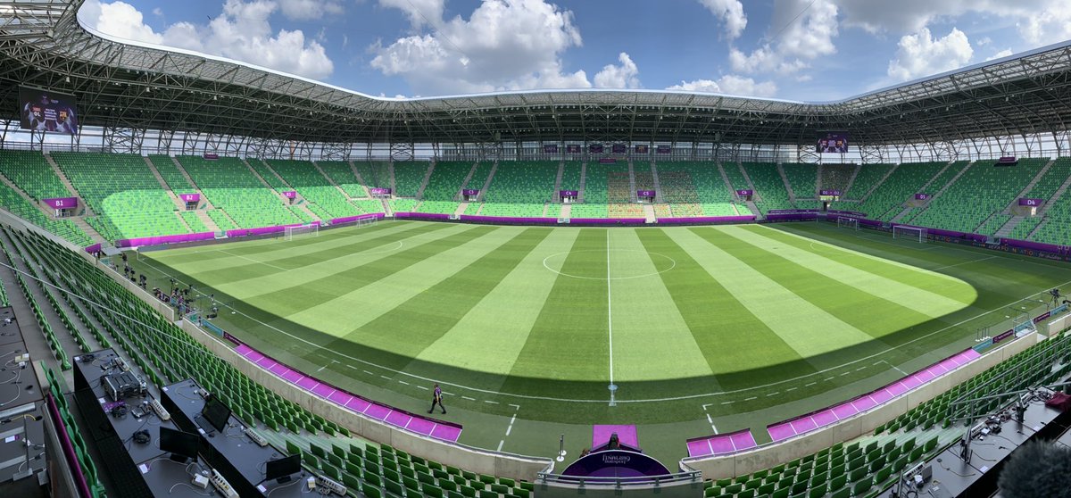 So that’s the first of the finals for @ProPitchSystem outstanding effort by the team here in Budapest. Zoli leading the team of Peter,David and Thomas. The guys worked long and hard to deliver a great surface. Congratulations to <a href="/OLfeminin/">meg</a> for the win.