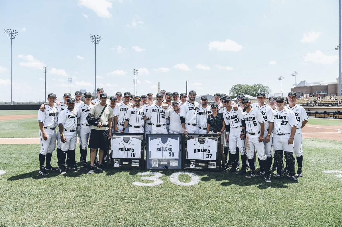 PurdueBaseball's tweet image. Going to miss the seniors 💛💛

Thank you for your contributions to Purdue baseball!!

#BoilerUp // #ThankYouSeniors