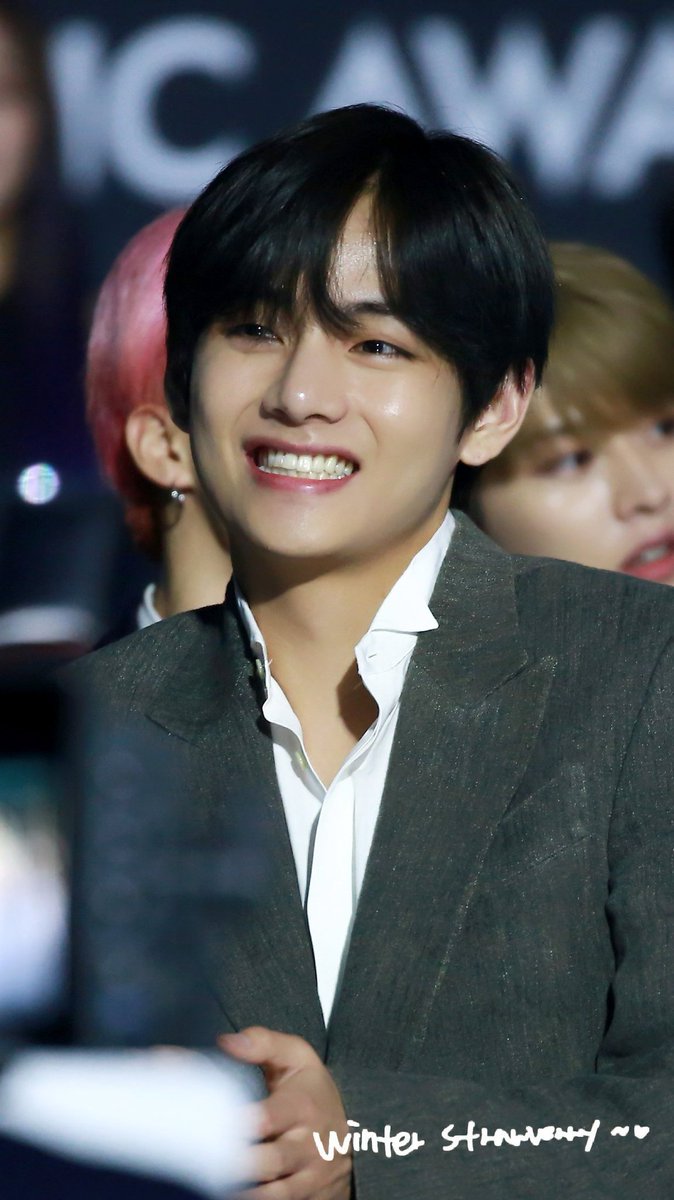 stnHobi's tweet photo. O tanto que este homem me faz repensar sobre tudo e todos é diferente, Graças a ele eu penso no amanhã, Eu penso em viver, Graças a este homem, O meu mundo ganhou uma cor nova para mim pintar o mais belo cenário de uma vida boa, Graças a Kim Taehyung. 
#TaehyungYouArePerfect https://t.co/1Id4iYGU7Y