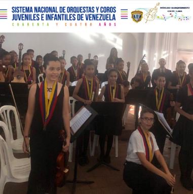 Concierto de la Orquesta Infantil Comisario Juan Carmona dirigida por la Lcda Rosa Suarez.. Un gran trabajo en la capilla San Miguel del <a href="/museobarq/">Museo Barquisimeto</a> ... Estamos haciendo música con todo el amor