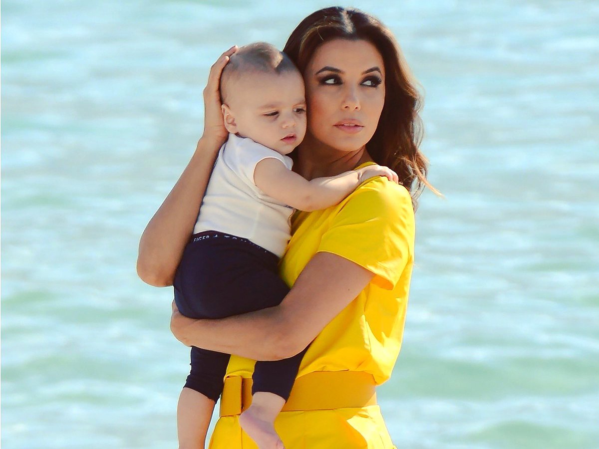 AddictedtoEva's tweet image. Love this photo @EvaLongoria and her baby Santiago ❤️ #evalongoria
