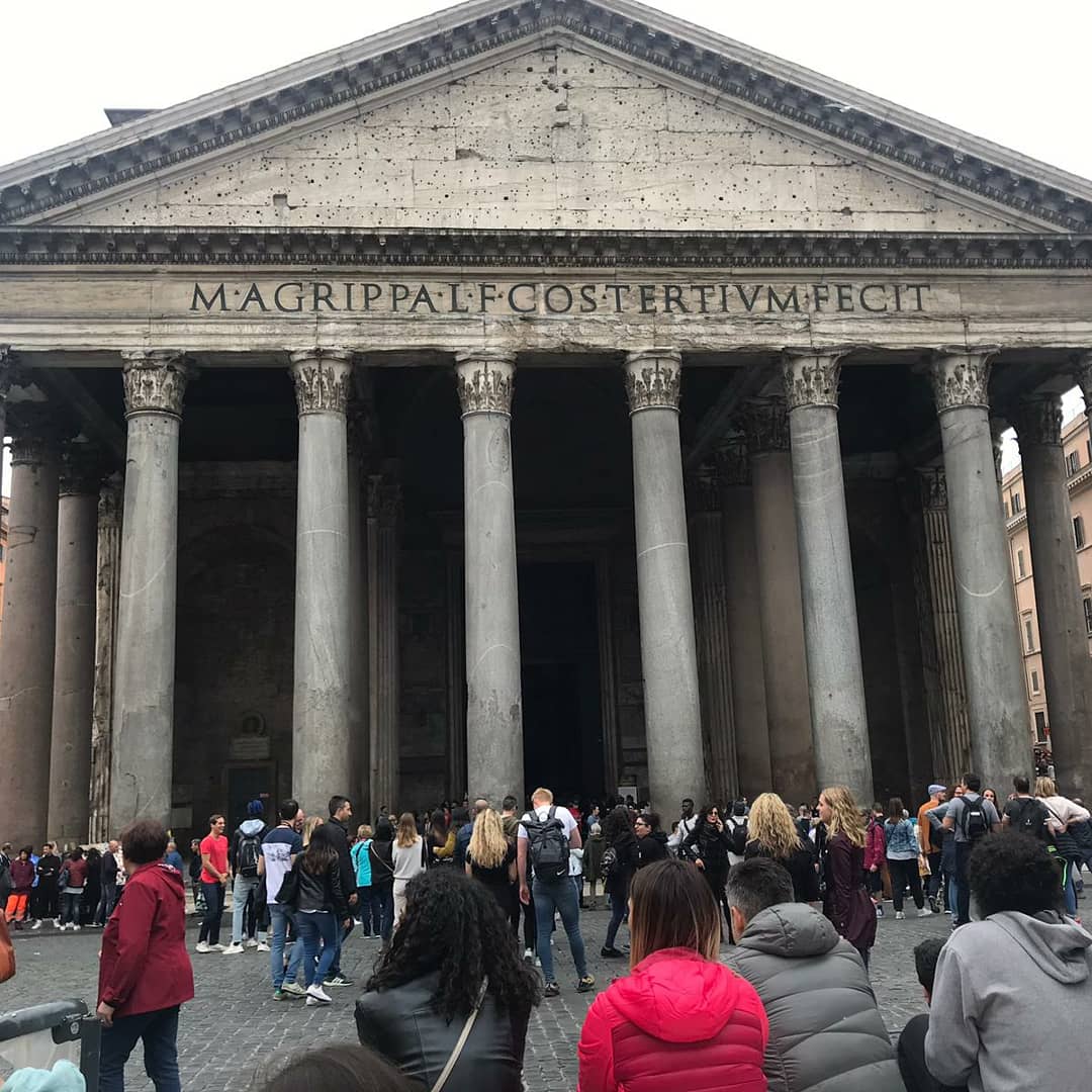 PadreDamianSSCC's tweet photo. #2nbtxpd s'ha acomiadat de Roma 🏛️ i acaba 🛬 a Bcn! Ara toca recordar l'experiència viscuda i 📢 el que heu après! Des de l'escola volem donar les gràcies a la Núria i al Toni, els professors que els han acompanyat i fet de guies 👏 #comiat #romapd #avantiroma #vivimlahistoria https://t.co/UxrngYkLZV