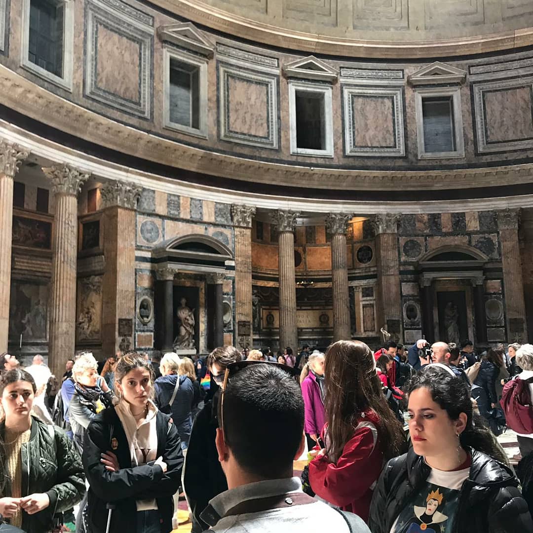 PadreDamianSSCC's tweet photo. #2nbtxpd s'ha acomiadat de Roma 🏛️ i acaba 🛬 a Bcn! Ara toca recordar l'experiència viscuda i 📢 el que heu après! Des de l'escola volem donar les gràcies a la Núria i al Toni, els professors que els han acompanyat i fet de guies 👏 #comiat #romapd #avantiroma #vivimlahistoria https://t.co/UxrngYkLZV
