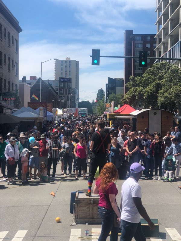 LIVE LOOK at #UDStreetFair! Get on the <a href="/soundtransit/">Sound Transit - 🚆 🚈 🚍</a> Light Rail and get down here!