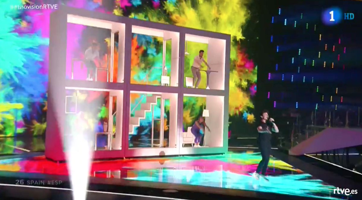 ElHuffPost's tweet photo. Tuvo que llegar España a traer la fiesta #EurovisionRTVE #Eurovision https://t.co/lfAXe8yaHK
