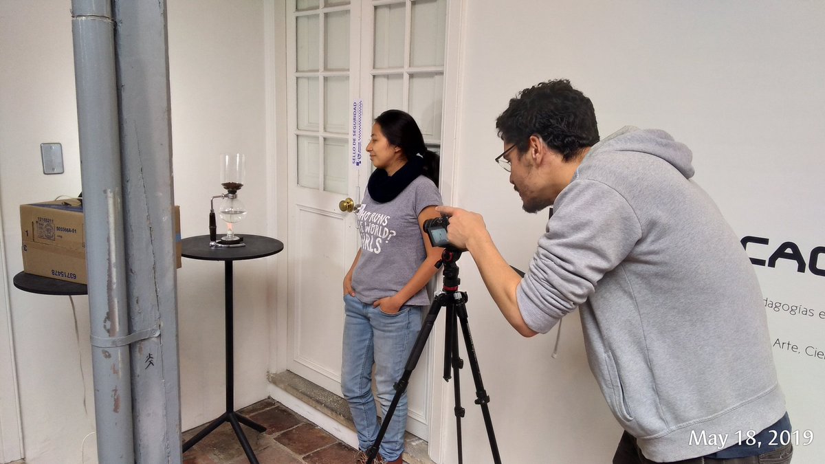 CienciaHack's tweet photo. "el nombre es lo último que escogeremos" en este Hack de vídeo, café, cocina y ciencia.
#sciencehackday #shd3expediciones @EstacionCKWEB @idartes https://t.co/vaT4IXkiX8
