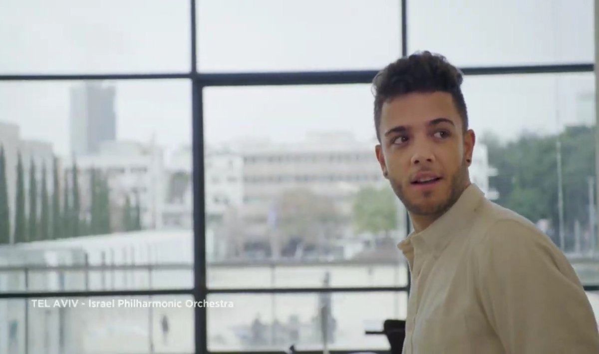 Esque Suiza lo tiene todo: Chocolate, queso y a este hombre 😍🤤#Eurovision #EurovisionRTVE